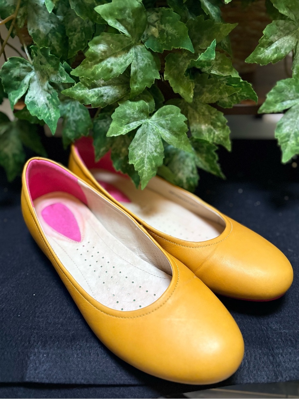 ECCO | "Angel" Lightweight Low-Profile Soft Leather Flats - Women's 40/8.5-9